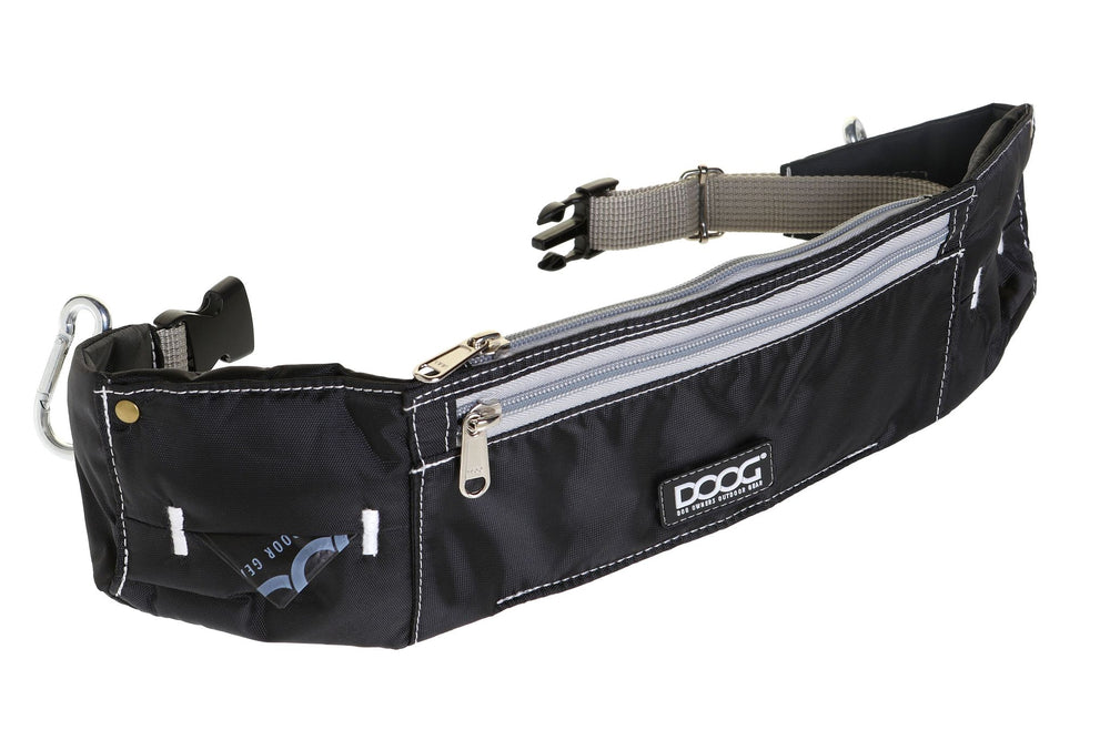 Schwarze DOOG Gürteltasche mit Reißverschluss und Karabiner, ideal für Outdoor-Aktivitäten und blendend robust.