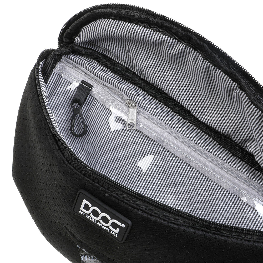 Schwarzer DOOG Neosport Hip Belt mit gepolsterter Tasche und gestreiftem Innenfutter, inklusive kleiner Reißverschlusstasche.
