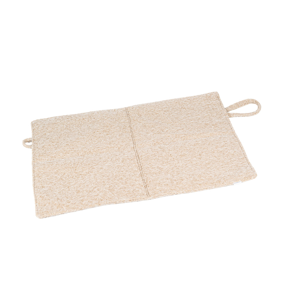 Beige Reisedecke FELTRO mit Schlaufen für einfache Handhabung aus weichem, strukturiertem Material. Ideal für unterwegs.