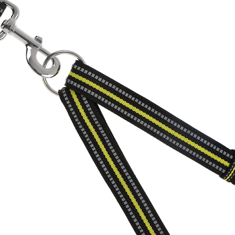 Schwarze DOOG 2-1 Leine mit gelben und weißen Streifen und robustem Metallkarabiner für Hunde.