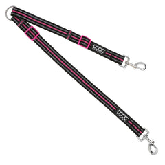 Schwarze Hundeleine mit pinken und weißen Streifen, Ausstattung mit Karabinerhaken, Markenname "DOG" sichtbar.