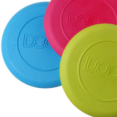 Drei farbige Frisbees in Blau, Pink und Grün mit DOOG-Logo für aktives Spiel im Freien.