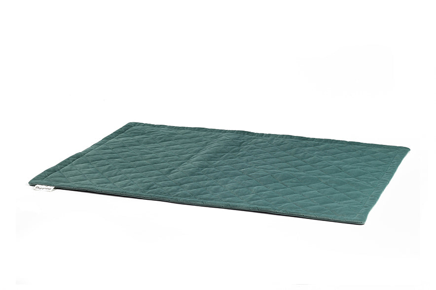 Dunkelgrüne, gepolsterte Hundedecke Caro mit gesteppten Noppen und sauber verarbeiteten Kanten. Ideal für Hunde.