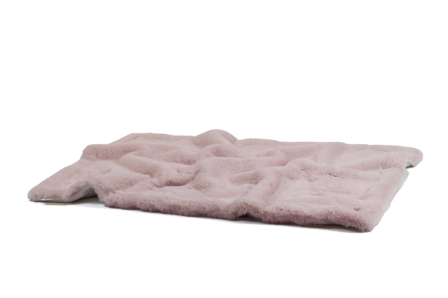 Gemütliche Hundedecke aus Webpelz in sanftem Rosaton, weich und einladend für Haustiere.