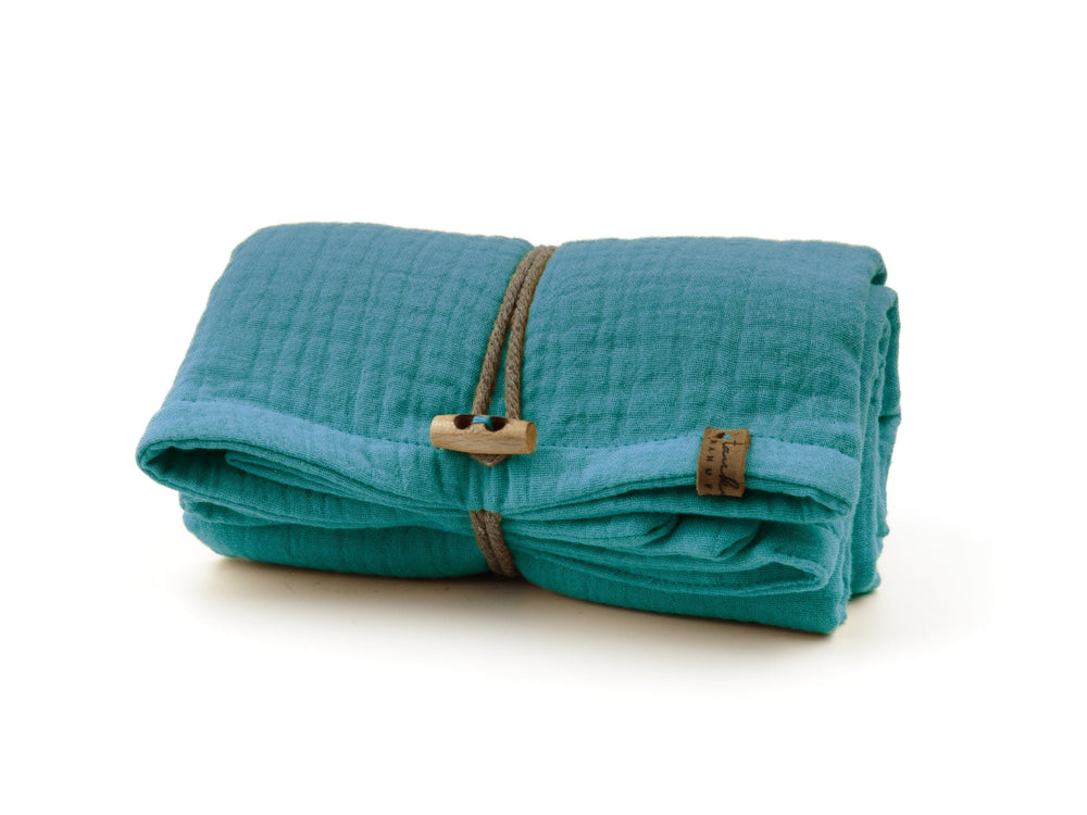 Türkisfarbenes Hundehandtuch 'Sparkle' mit grauer Schnur und Holzknopf, ideal für Haustierpflege und -trocken.