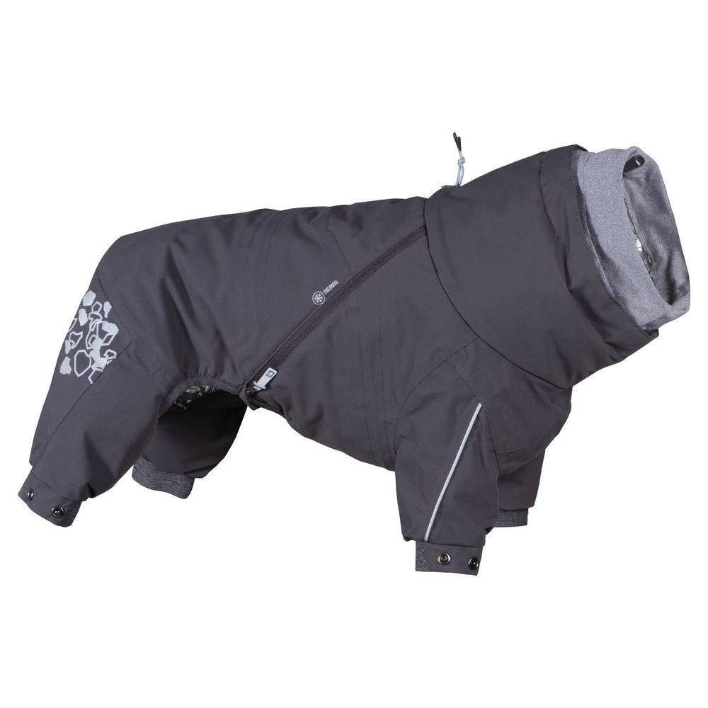 Dunkler Hundeoveral mit Stehkragen, Beinabdeckung, reflektierenden Streifen und Mustern. Perfekt für Schutz und Sichtbarkeit.