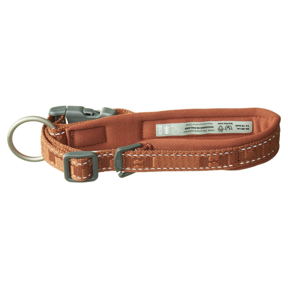 Braunes Hundehalsband aus gewebtem Material mit Metallring, reflektierenden Nähten und Kunststoffverschluss, umweltfreundlich.