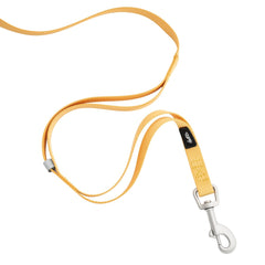 "Gelbe Hundeleine Seeker aus strapazierfähigem Material mit Karabinerhaken und komfortablem Griff."
