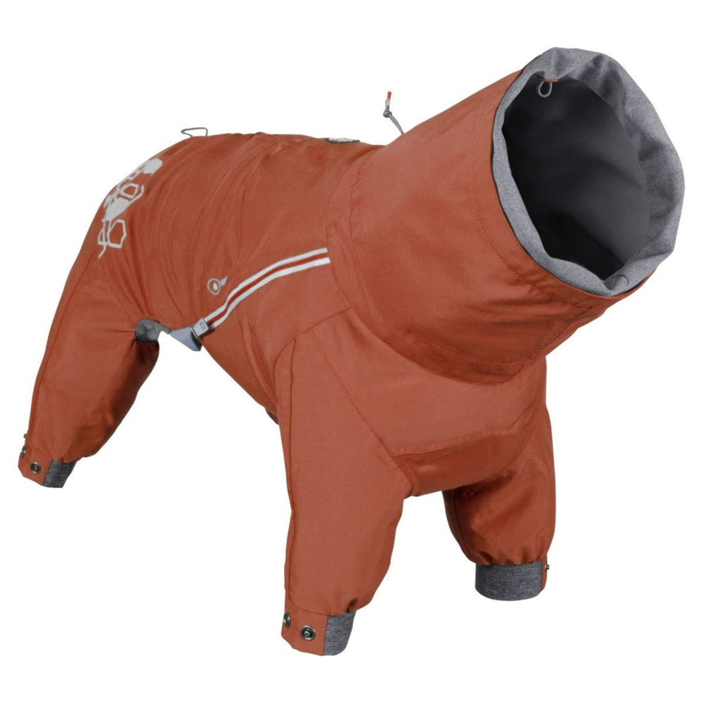 Orangefarbener Regen-Overall für Hunde, mit Kapuze, reflektierenden Streifen und Beinabdeckungen, wetterfest, optimaler Wetterschutz.