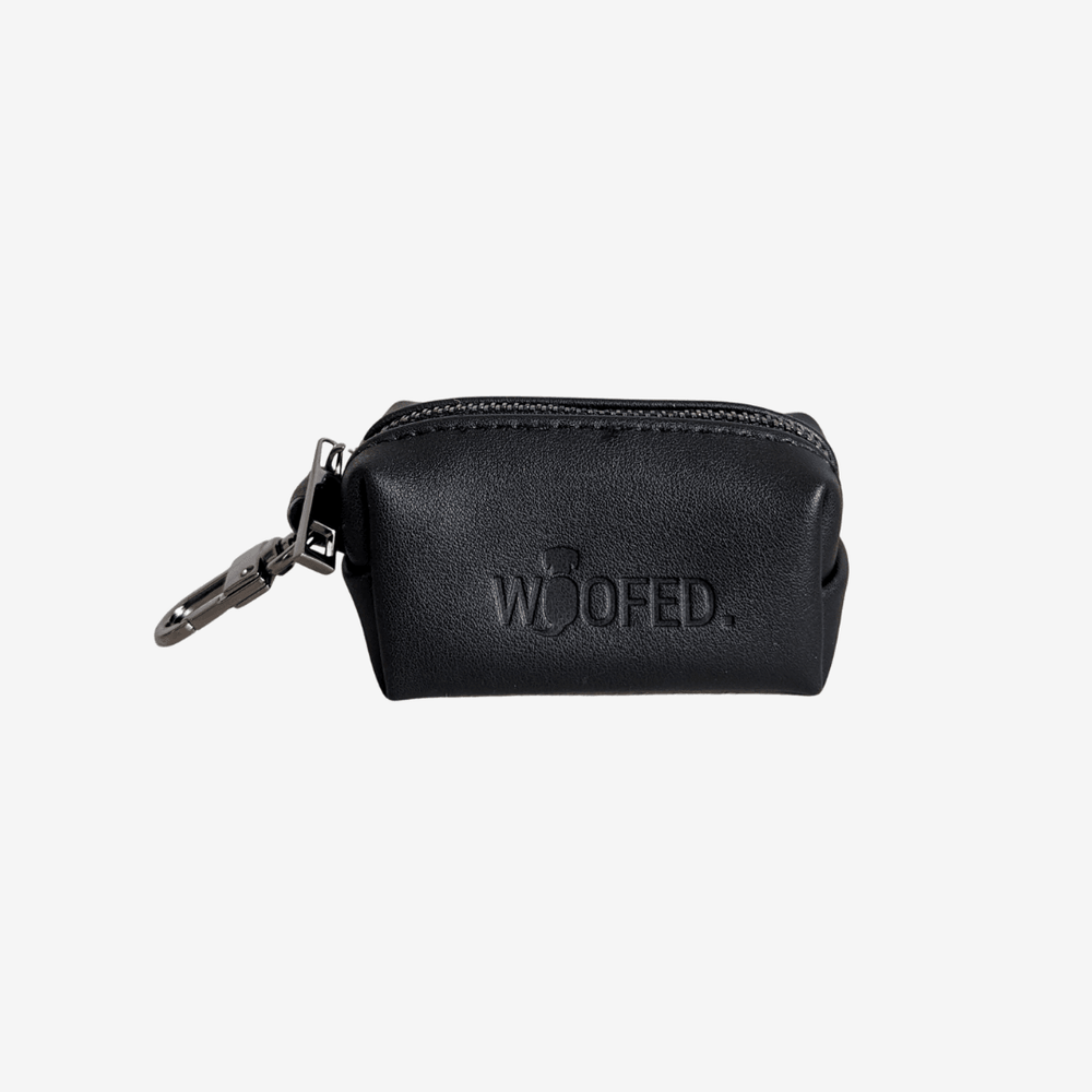 Kotbeutelspender WOOFED. aus veganem Kunstleder, stylisch und praktisch mit Reißverschluss und Schlüsselring.
