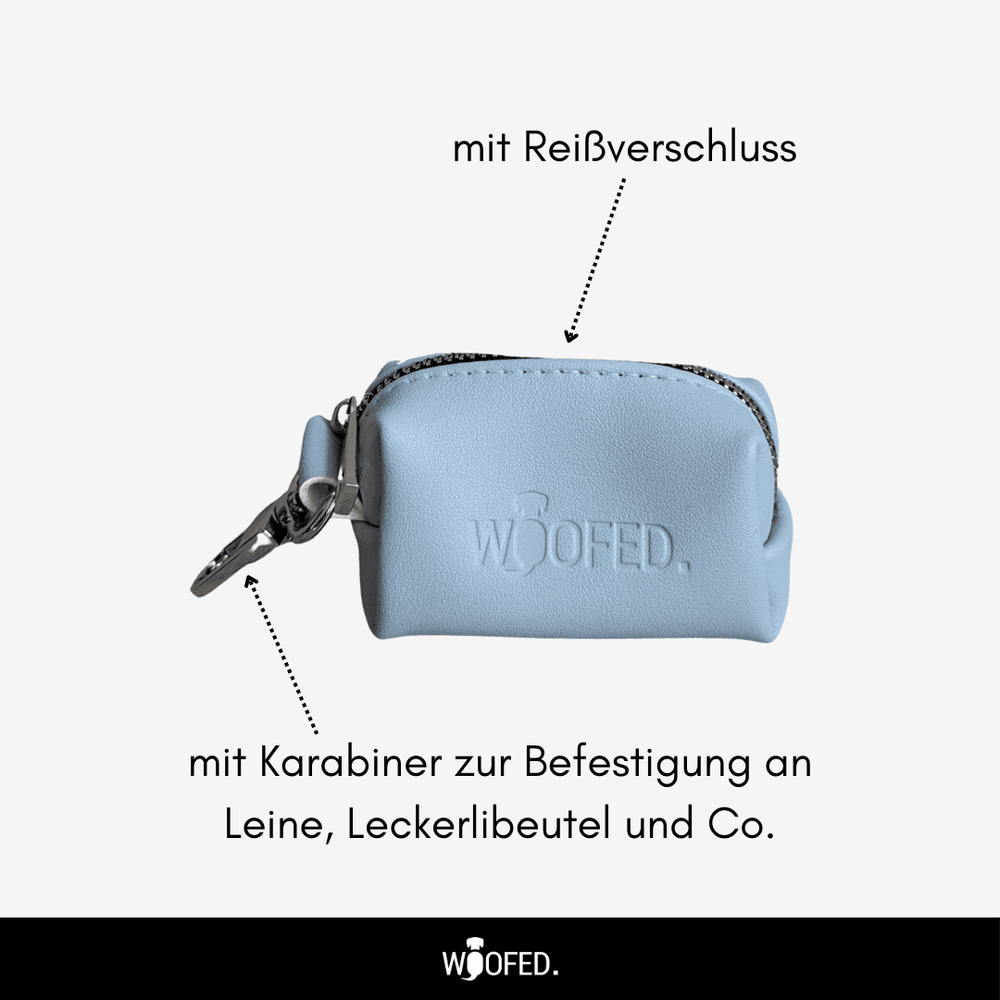 Kotbeutelspender WOOFED in hellblau mit Reißverschluss und Karabiner, veganes Kunstleder, stylisch und praktisch für Hundebes