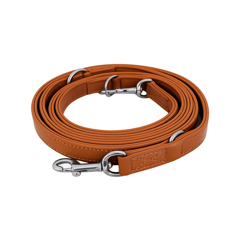 Orangefarbene Leder-Hundeleine Classic Soft mit silbernen Karabinerhaken und flacher, gleichmäßiger Oberfläche.