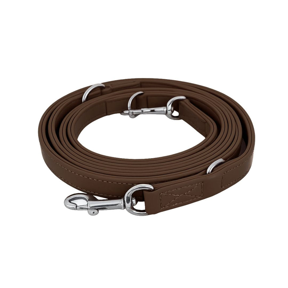 "Braune Leder Führleine Classic Soft mit drei Karabinerhaken für einfache Handhabung und strapazierfähigen Komfort."