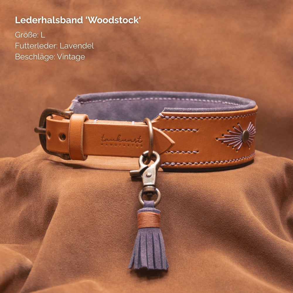 Lederhalsband „Woodstock“ in Größe L, braunes Außenleder mit lavendelfarbenem Futter, stilvolle Hundemode.