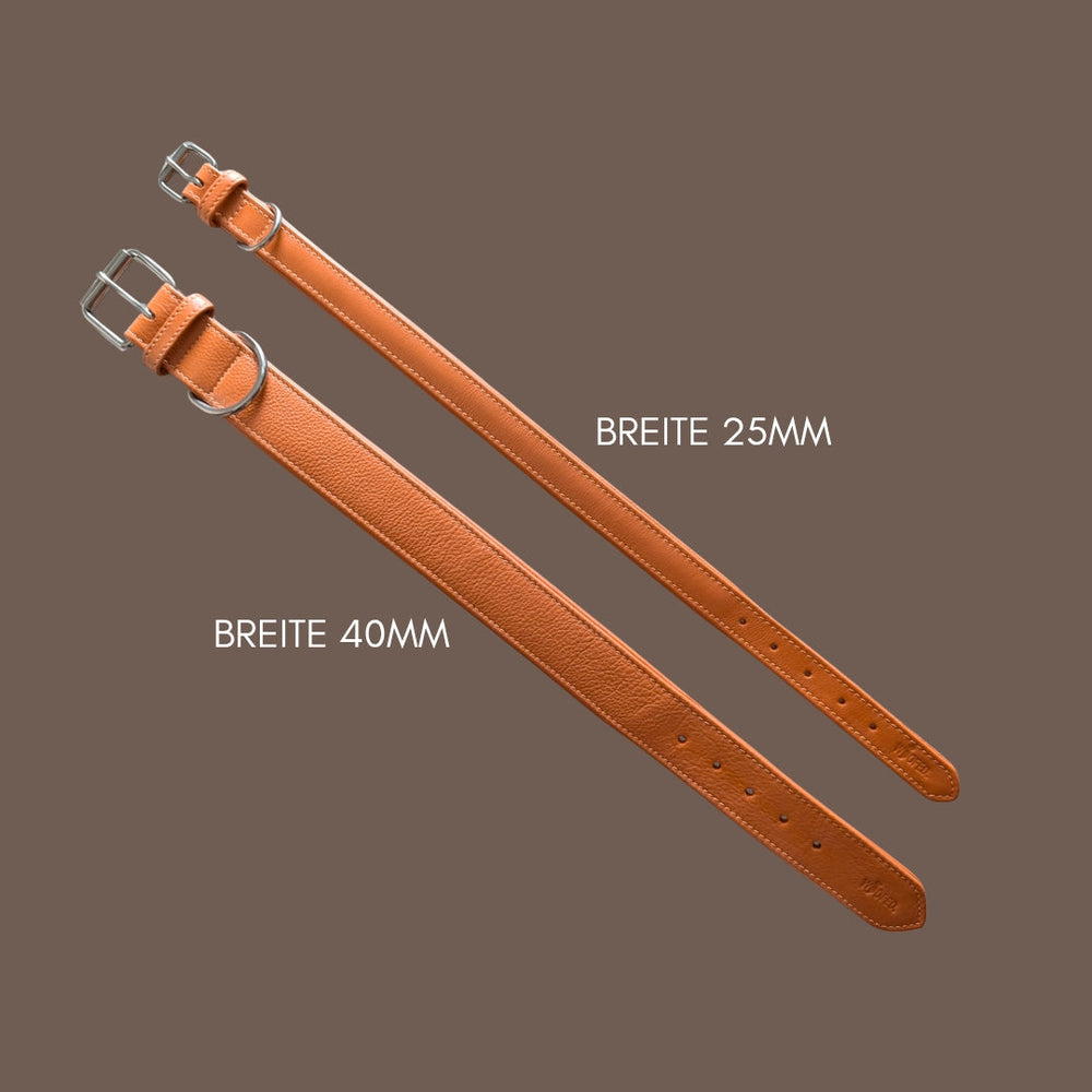 Zwei braune Lederhalsbänder in verschiedenen Breiten – 25 mm und 40 mm, mit metallischen Verschlüssen.