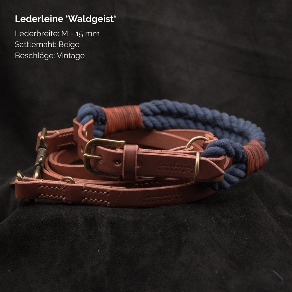 Lederleine Waldgeist in 15 mm Breite, mittel, mit beiger Sattelnaht und soliden Beschlägen. Ideal für stylische Hundebesitzer.