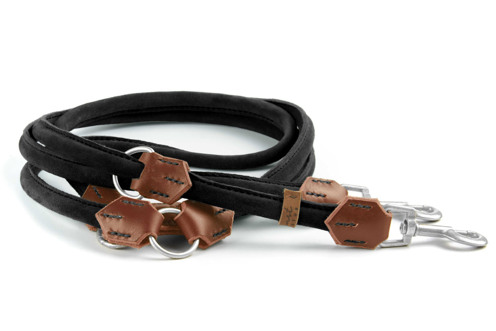 Schwarze Wildlederleine für Hunde mit braunen Lederakzenten und geschwungenem Design für optimalen Komfort und Stil.