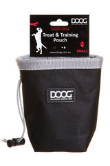 Schwarze Leckerchen-Tasche mit Kordelzug und silbernem Rand für kleine Hunde. Ideal für Training und Snacks unterwegs.