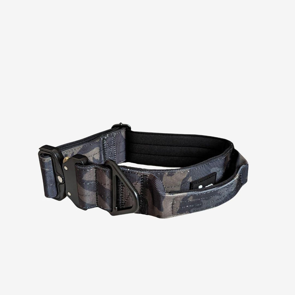 Taktisches Nylon Halsband mit Griff für Hunde, robust, gepolstert, sicher, ideal für Training und Outdoor-Aktivitäten.