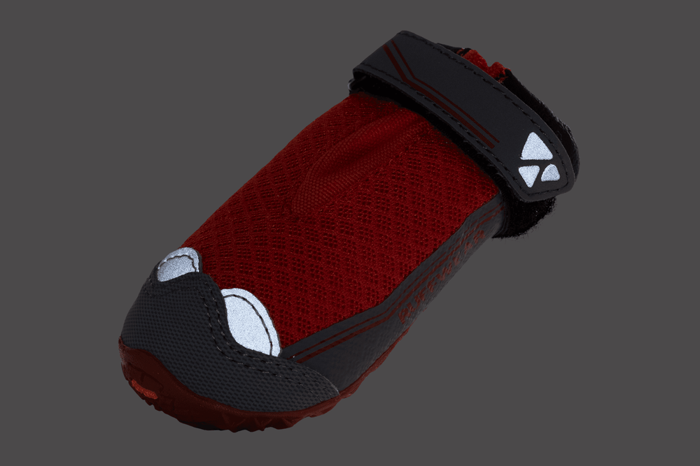 "Grip Trex™ Hundeschuhe in Rot und Grau, atmungsaktiv, rutschfeste Sohle, mit verstellbarem Klettverschluss für optimalen Halt."
