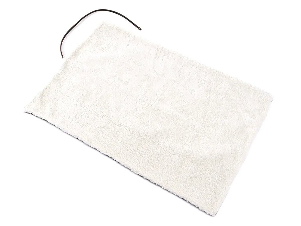 Reisedecke Forest: Flauschige, weiße Matte mit braunem Aufhängeband für gemütliche Outdoor-Momente.