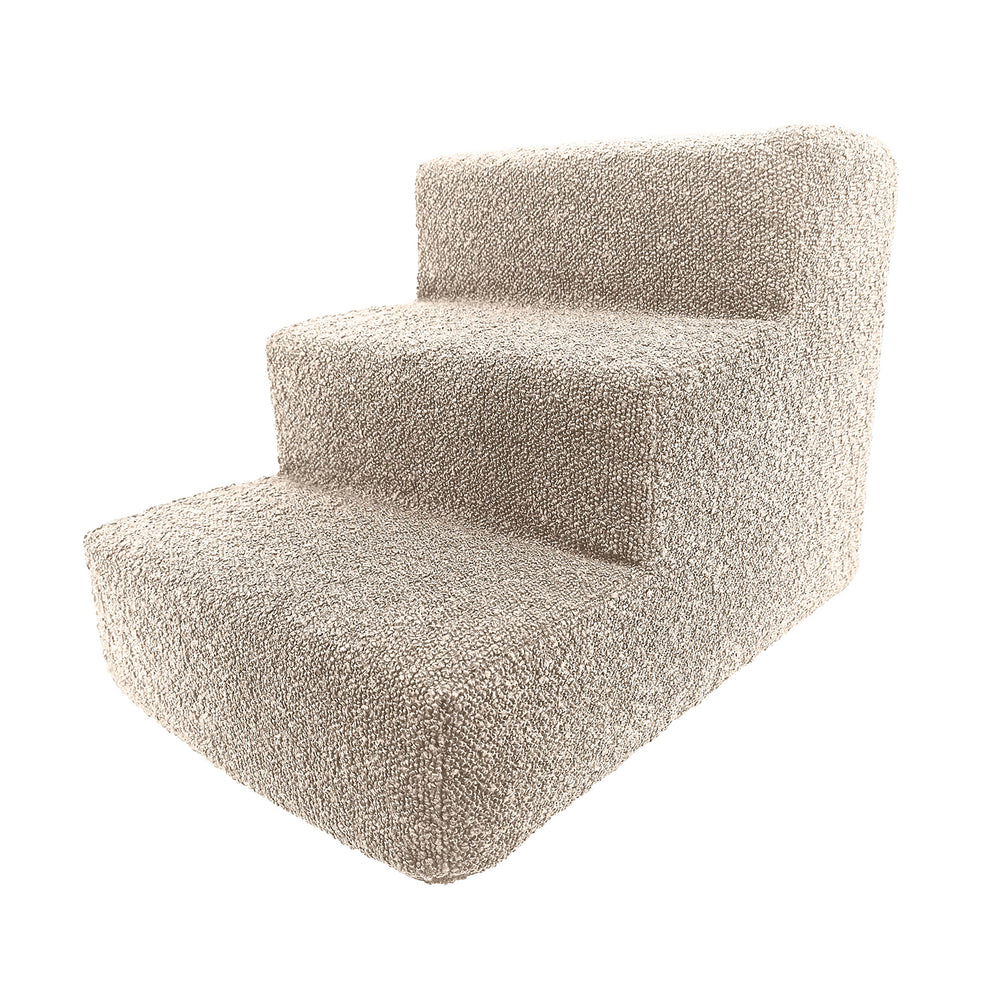 Dreistufige Haustiertreppe Nubosteps mit weichem, hellen Bouclé-Bezug für einfachen Zugang zu höheren Orten.