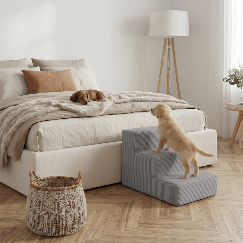 Haustiertreppe Nubosteps Cord im modernen Schlafzimmer mit Hund auf dem Bett.