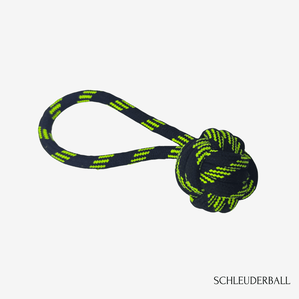 Hundespielzeug aus geflochtenem Material, runder Schleuderball in Schwarz und Neon-Grün mit praktischer Schlaufe.