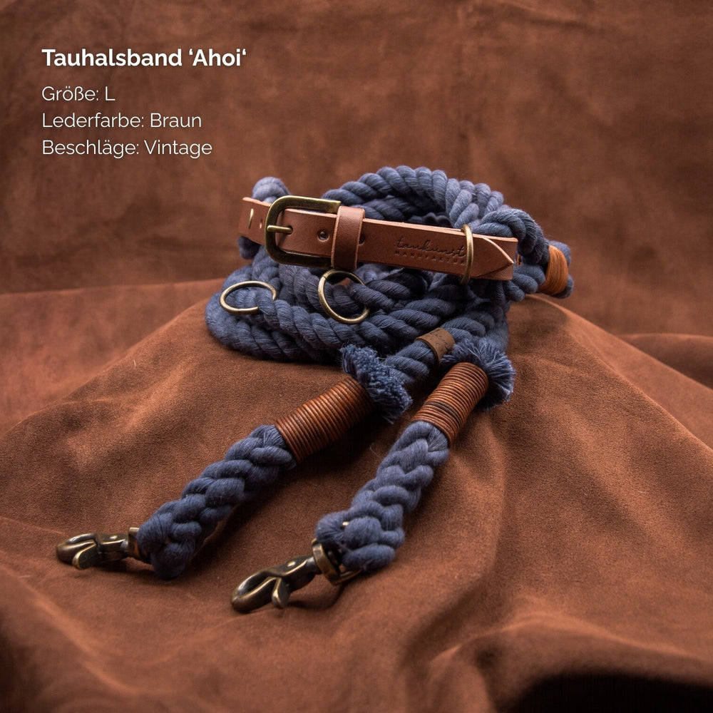 Tauhalsband „Ahoi“ in Größe L, braun mit Vintage-Beschlägen und geflochtenem blauen Tau, ideal für stilvolle Hunde.