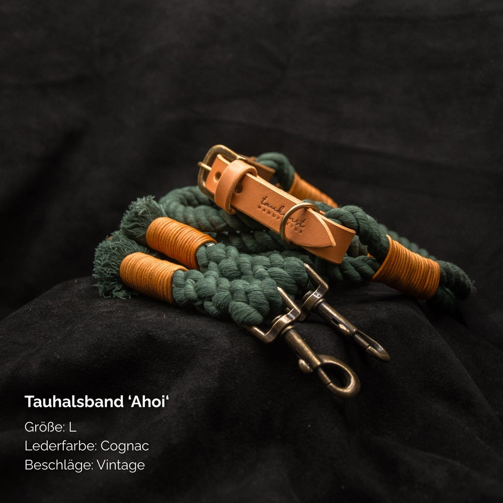 Robustes Tauhalsband "Ahoi" in Grün mit cognacfarbenen Lederakzenten und Vintage-Beschlägen. Ideal für stilvolle Hunde.