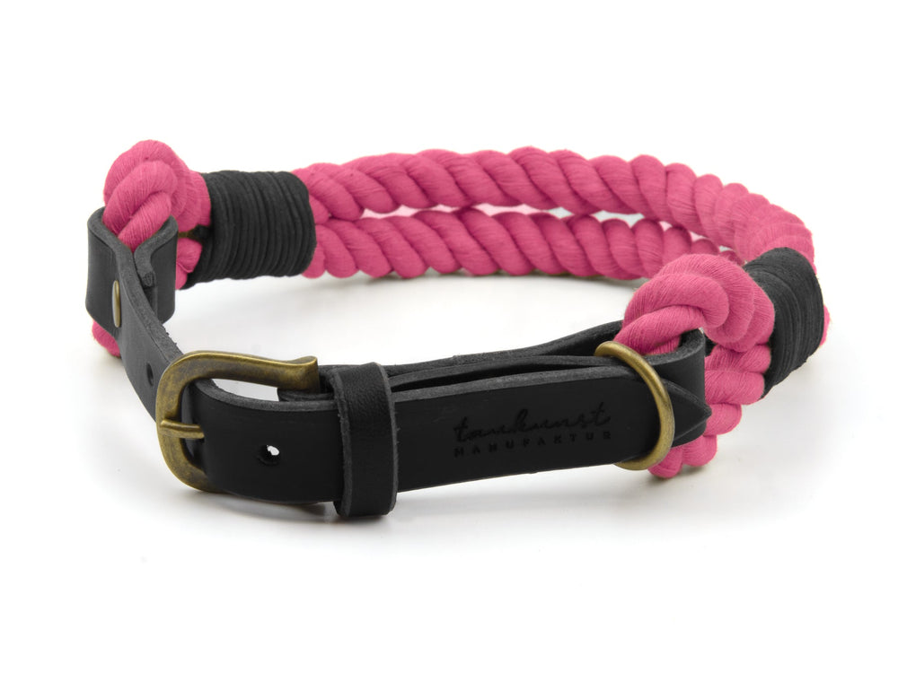 Hundehalsband "Ahoi" aus pinkem Stoff und schwarzem Leder mit goldener Schnalle, handgefertigt und robust.