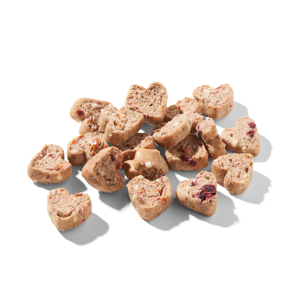 FRED Snacks Wild & Cranberries Minis für Hunde, herzförmige, getreidefreie Leckerlis mit Wildgeschmack und Cranberries.