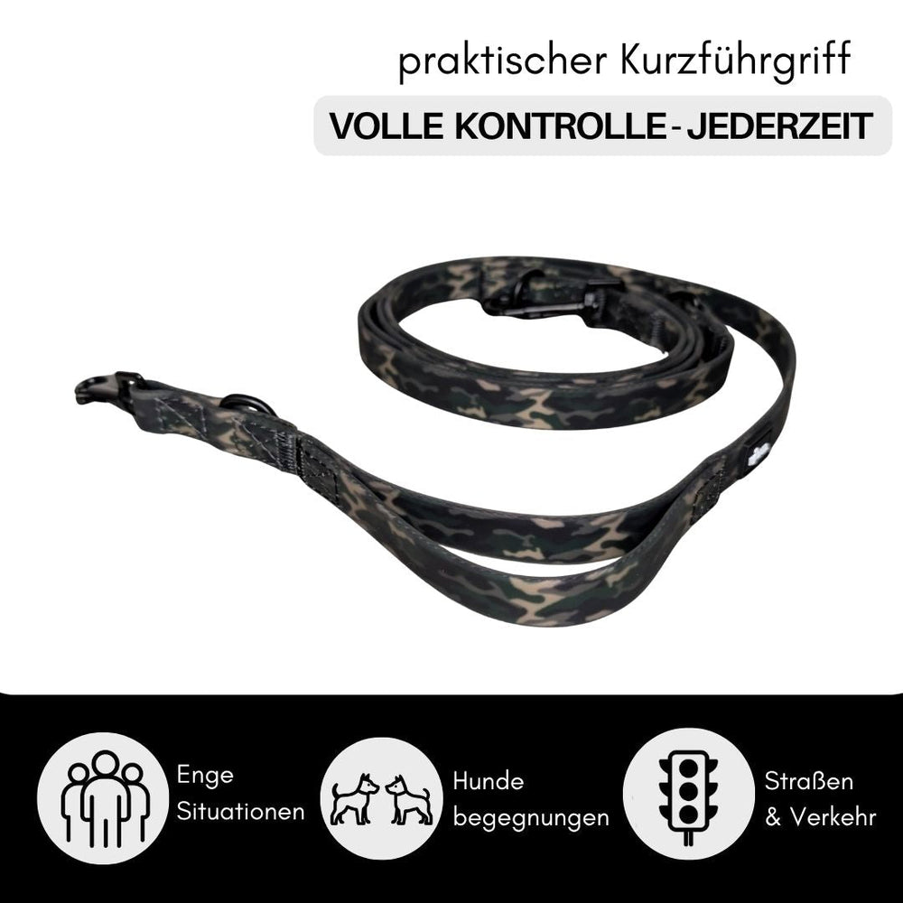 Verstellbare WOOFLEX® Classic Hundeleine im Camouflage-Muster, ideal für enge Situationen und Hundebegegnungen.