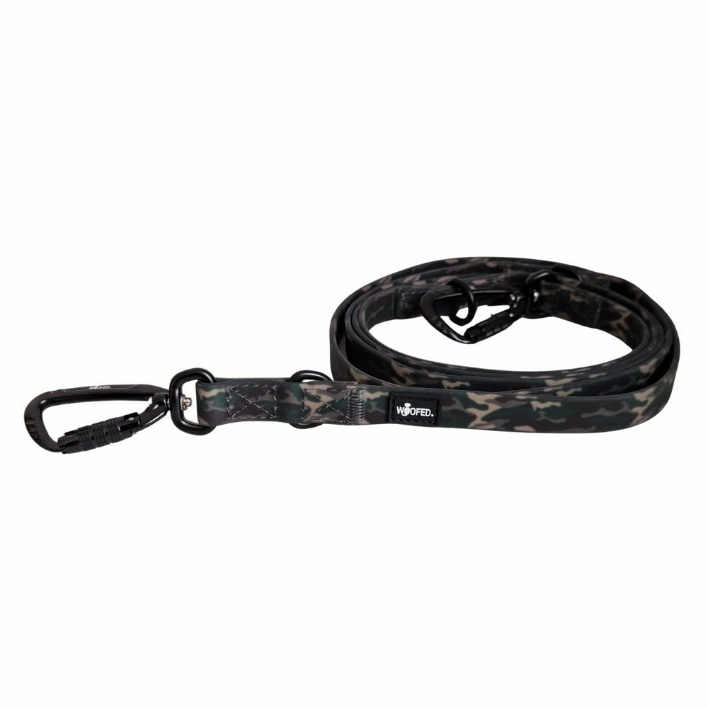 Hundeleine WOOFLEX® im Camouflage-Design mit robustem Material und Sicherheitskarabiner für Hunde.