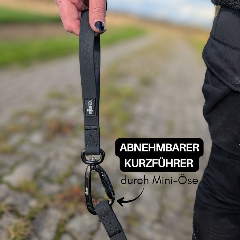 Schleppleine WOOFLEX® mit Sicherheitskarabiner und abnehmbarem Kurzführer für Hunde in Schwarz, strapazierfähig und praktisch.
