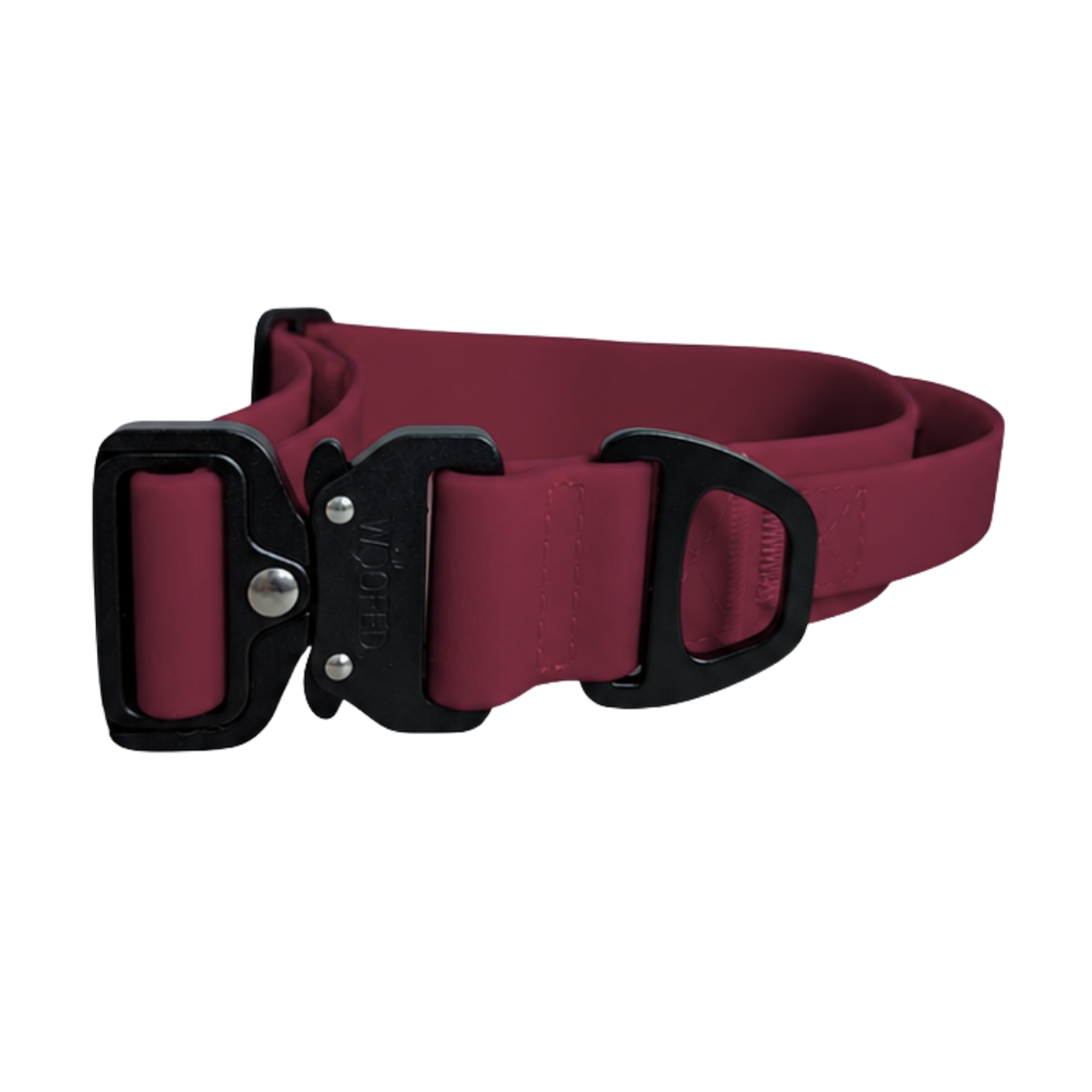 Verstellbares burgunderfarbenes Hundehalsband WOOFLEX® mit Griff und stabilen Befestigungselementen.