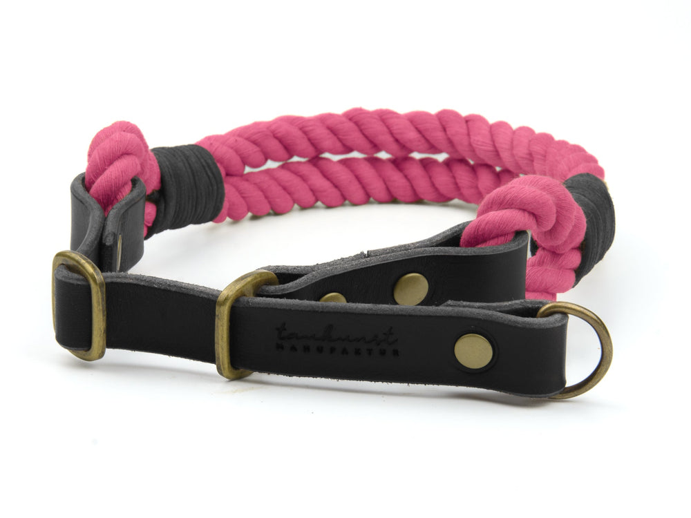 "Pinkes geflochtenes Hundehalsband mit schwarzem Leder und goldfarbenen Details für stilvolle Hundeliebhaber."