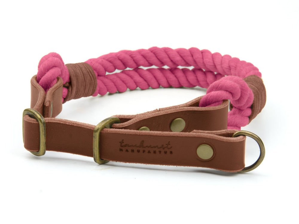 Pinkes geflochtenes Hundehalsband mit braunem Leder und goldenen Schnallen von tandurst HANDWERKSTATT.