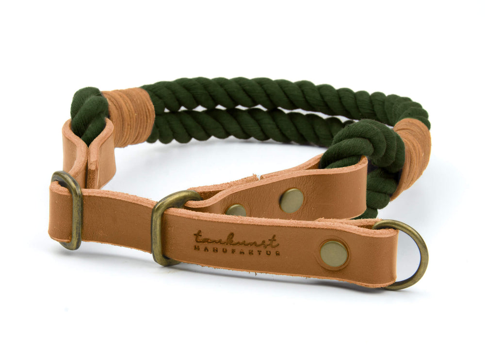Halsband für Hunde aus grünem geflochtenem Seil und braunem Leder mit verstellbaren Schnallen für optimale Passform.