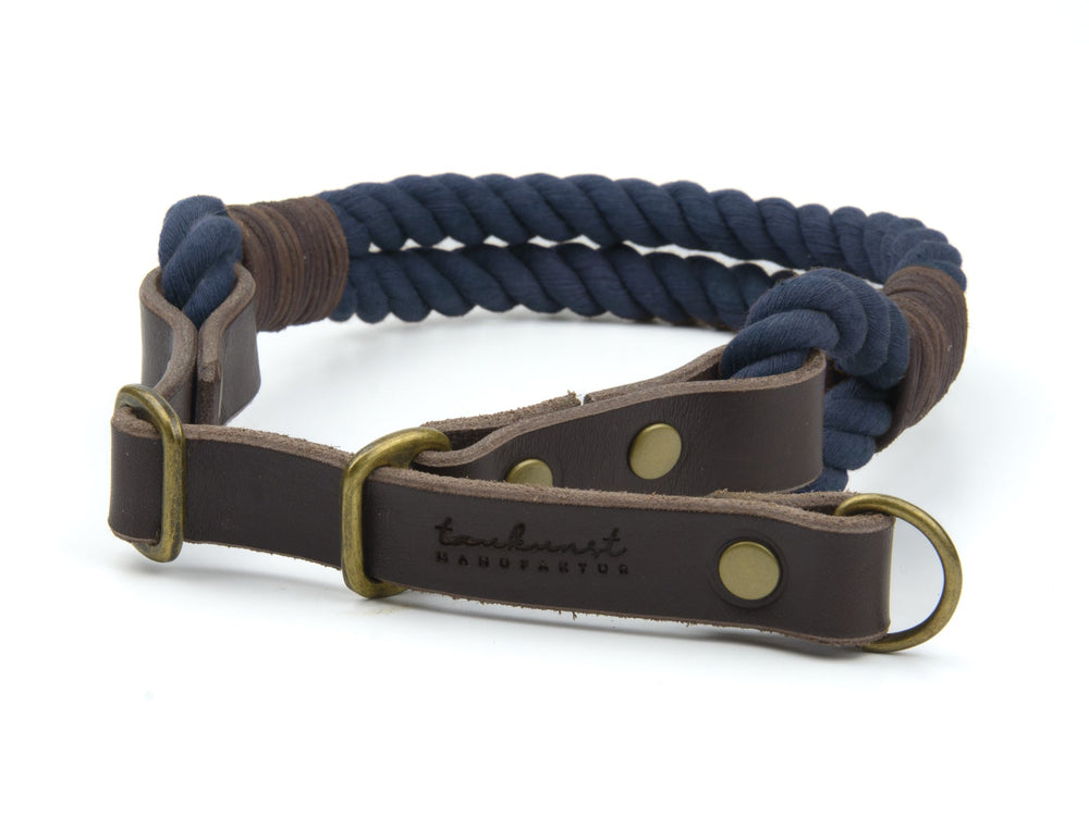 Blaues Tauhalsband mit braunem Leder und Metallkomponenten für Hunde, ideal für stilvolle Haustierbesitzer.