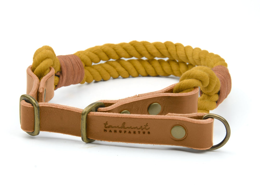 Halsband Ahoi aus geflochtenem Gelb mit braunen Lederakzenten, ideal für Hunde. Marke: tandurst handwerknatur.