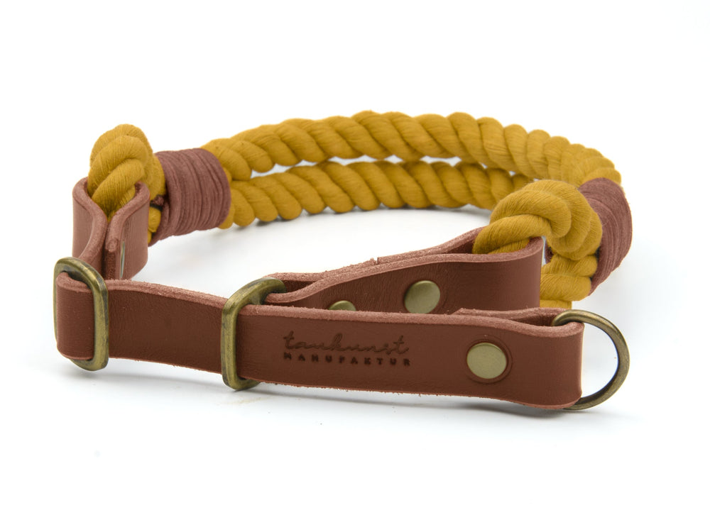 Zugstopp Tauhalsband Ahoi in Gelb und braunem Leder mit Metallringen und Schnalle von tandurst handfert.