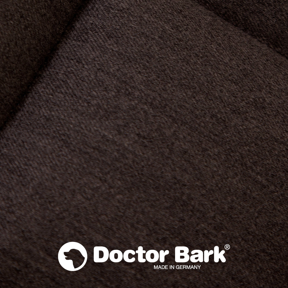Strukturierte dunkelbraune 1-Sitz-Autodecke mit Doctor Bark-Logo für hochwertige deutsche Qualität.