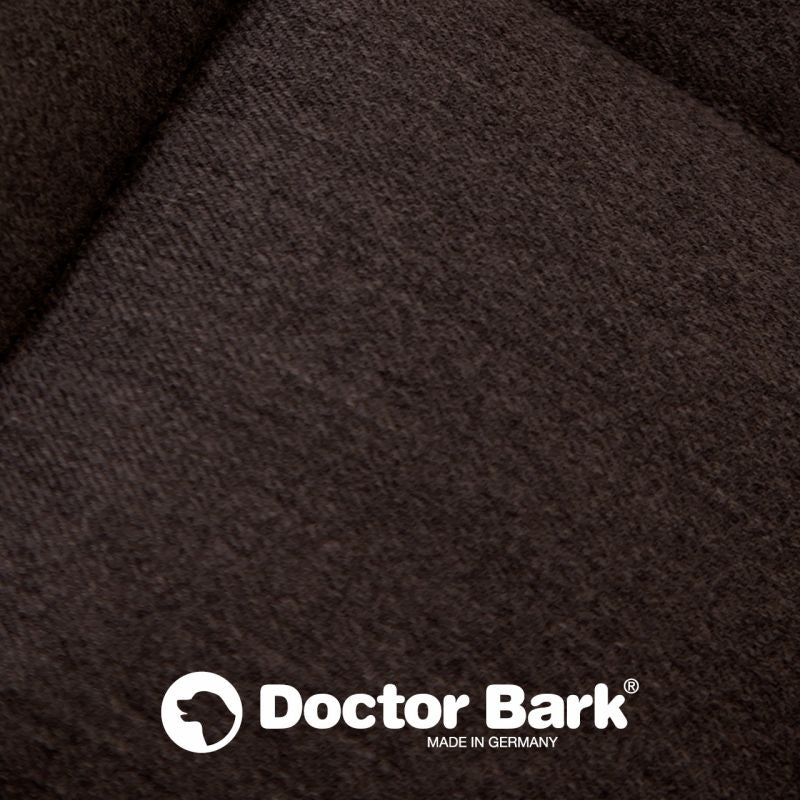 Dunkelbraune 3-Sitz-Autodecke von Doctor Bark mit strukturiertem Textil und weißem Logo.