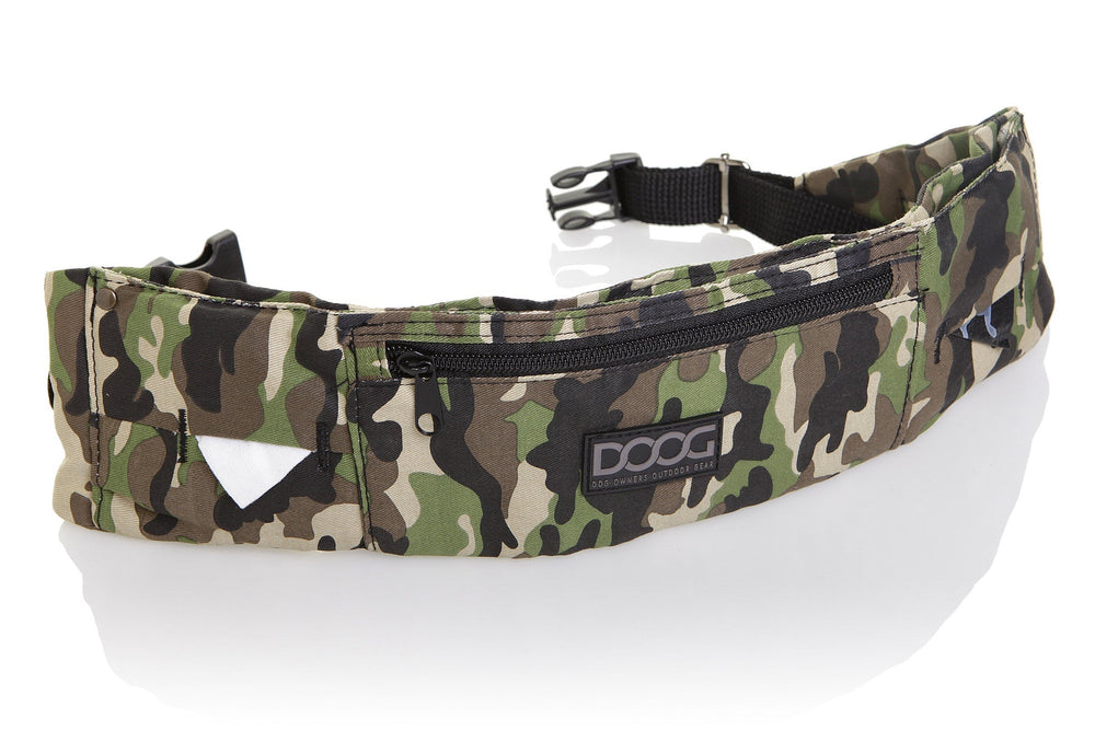 Camouflage Bauchgurt mit Reißverschlusstasche und verstellbarer Schnalle, ideal für Outdoor-Aktivitäten.