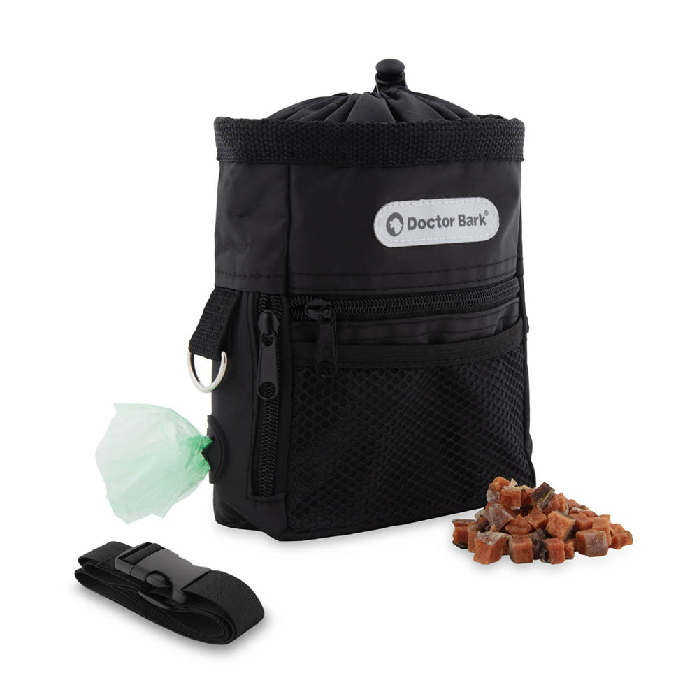 Schwarze Snack Tasche für Hunde mit Kordelzug, Fächern und 150 Kotbeuteln, ideal für Spaziergänge und Leckerlis.