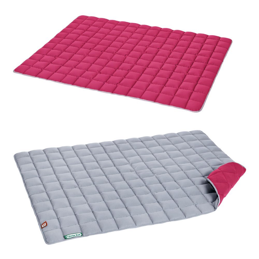 Gesteppte Wendedecke in Magenta und Grau, zwei Farben mit quadratischem Muster für vielseitige Nutzung.
