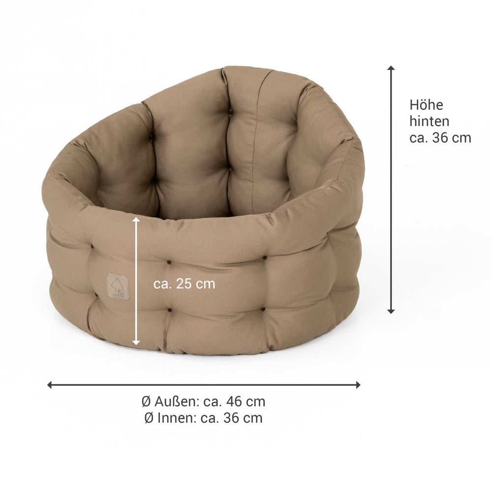 Katzenbett Deluxe in ovaler Form, mit weicher Polsterung und neutralem Beigeton für maximalen Komfort.