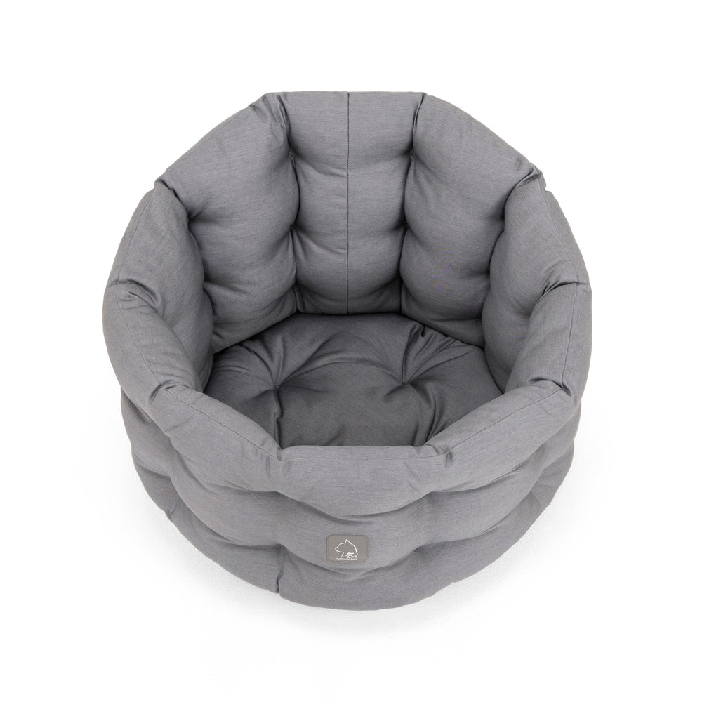 Gemütliches graues Katzenbett in trichterförmiger Form, ideal für kleine Haustiere zum Entspannen und Wohlfühlen.