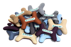 Bunte Spielzeugknochen von Doctor Bark in verschiedenen Farben und Mustern, ideal für Haustiere zum Spielen.